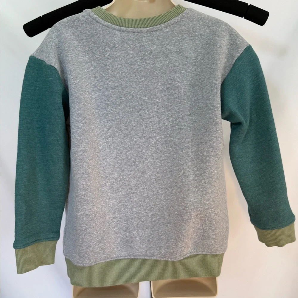 Cat & Jack Kids’ Colorblock Sweatshirt – Size 5T Crewneck - EUC - Gray Pullover - Picture 2 of 4